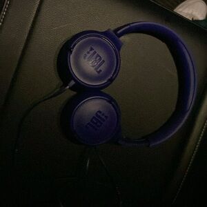 i am selling headphones the brand is JBL color dark blue